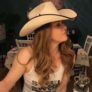 Meet your Posher, Lynn